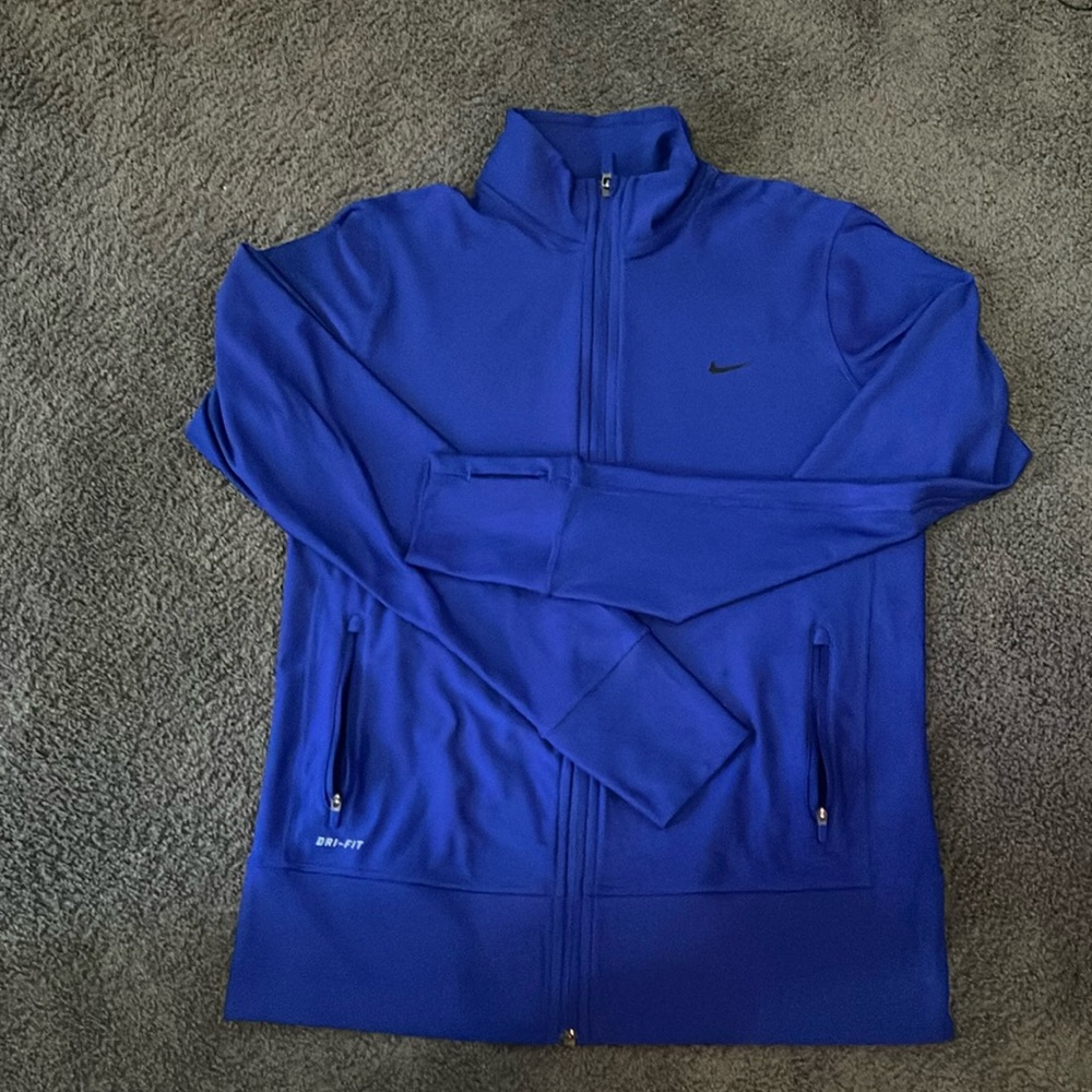 Women’s full zip Nike dry fit jacket. Size M